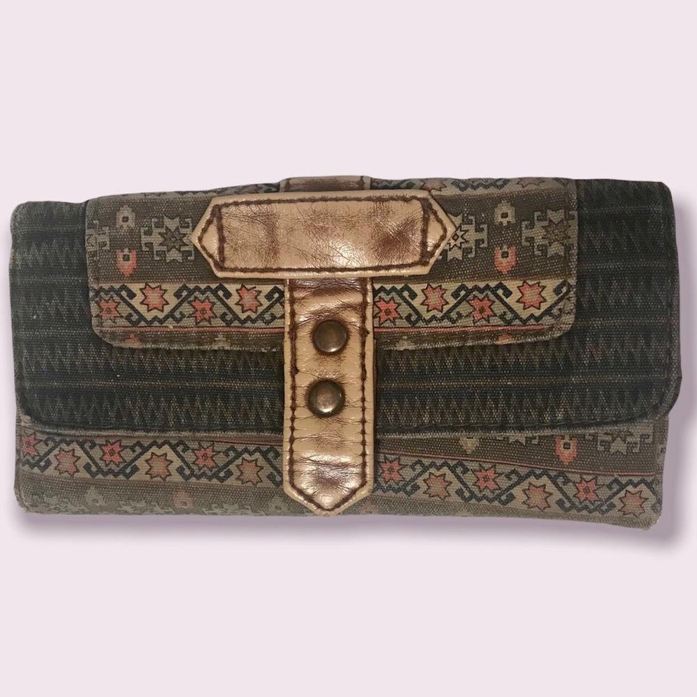 🌟SALE 2/$10.00‼️ Roxy Women’s Brown Western Pattern Wallet